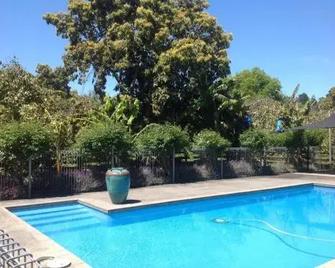 La Frontiere Boutique Accommodation - Gisborne - Pool