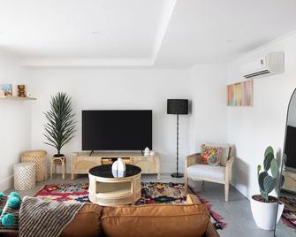 هوتل آثييندا - سيدني - غرفة معيشة