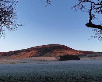 The Granary at Tinto Retreats, Biggar is a gorgeous 3 bedroom Stone cottage - Biggar - Beach