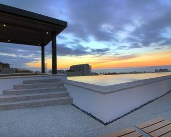 Avida - Stunning Rooftop Pool and Jacuzzi - Pto Vallarta - Balcón