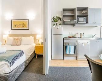 Open-plan living in the heart of Auckland - Auckland - Bedroom