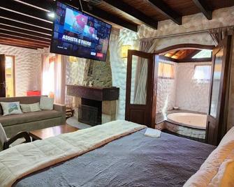 Hortensias Pousada Boutique - Piscina Aquecida 37 Graus e Fire Pit a Gas - Aceita PET - Monte Verde - חדר שינה