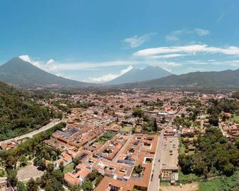 Boutique Jazmin Stay, Pool in Antigua - Antigua Guatemala - Vista del exterior