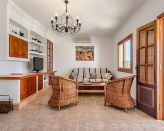 Air-conditioned Villa with Pool, Terrace and Wi-Fi - San Juan Bautista - Sala de estar