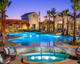 Charming 1-bedroom in a house in beautiful Tesoro near national park and lakes. - Мадера - Басейн