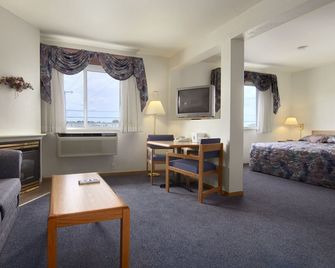 Super 8 by Wyndham Swift Current - Swift Current - Vardagsrum