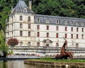 Awesome Home In Mareuil En Perigord With Wifi - La Tour-Blanche-Cercles - Edificio