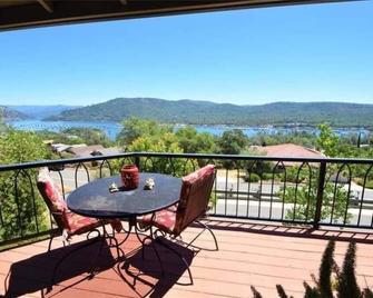 Great for Large Families Lake House Lake Oroville! - Oroville - Балкон