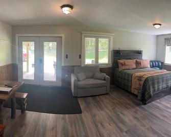 Pondside Hideaway - Hornell - Спальня