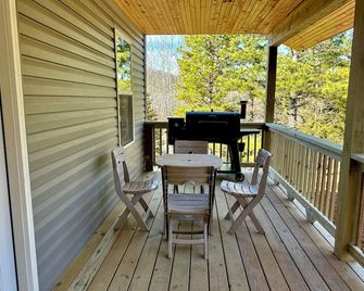Montauk Valley Cabins, Montauk Valley Cabins-2 Miles From Montauk State Park - Salem - Balcón