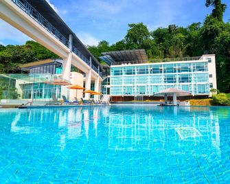 Hilltop Wellness Resort - Ratsada - Piscina