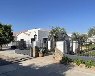 Cavallo Vineyard And Olives Estate Villa-Farm-Rustic-Barn. - Phoenix - Building