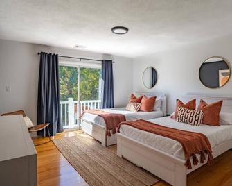 Walk To The Beach And Firepit, Bikes - Modern House - Yarmouth - Habitación