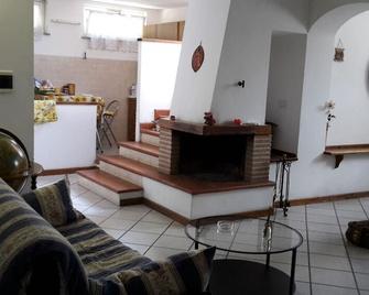 Bed&Breakfast 'Fiorella' sul Lago - Castel Gandolfo - Wohnzimmer