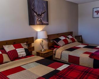 Bear Tracks Inn - Lion's Head