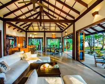 Koh Jum Beach Villas 'A member of Secret Retreats' - Nuea Khlong - Sala de estar