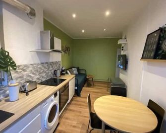 012 Chic & Cosy F2 34m2 Hypercentre Wifi Smart Tv Netflix - Saint-Étienne - Kitchen