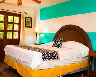 Hotel Don Udos Bed & Breakfast - Copan Ruinas - Bedroom