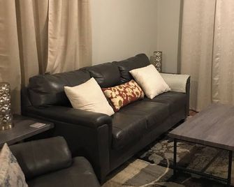 3-bedroom house in charming Magnolia with AC - Magnolia - Wohnzimmer