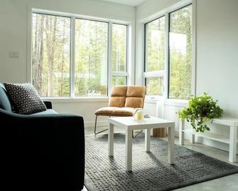 Ecology between forest and river - L'Hermine Charme - St-Raymond - Sala de estar