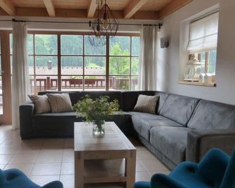 Authentic Mountain Retreat for 12 - Wald Im Pinzgau - Living room