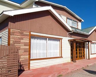 Hostal Alamo Patagonico - פוארטו נטאלס - בניין