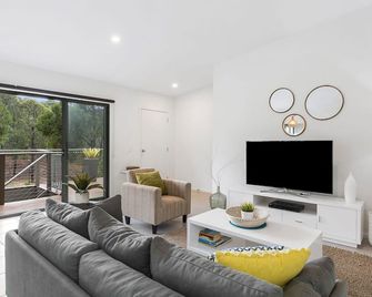 Ocean Haven - Fairhaven - Living room