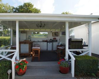 Fantail Cottage - 1 of 3 in a country garden bordering a native reserve - Tirau - Patio