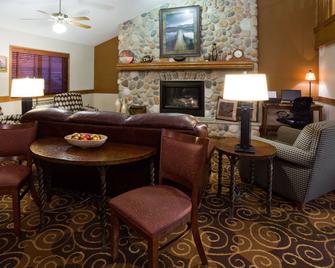 AmericInn by Wyndham Austin - Austin - Lobby