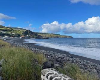 Bearsu Nature Almoxarife - הורטה - חוף