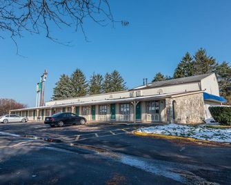 OYO Hotel Wadsworth Oh I-76 - Wadsworth - Будівля