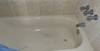 Finest Accommodations Dorchester - Kingston - Bathroom