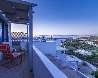 فيفير هاوسز - Plaka - شرفة