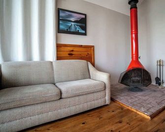 Lake Muskoka 2-bedroom Cottage - Pier 100 #50 - Port Carling