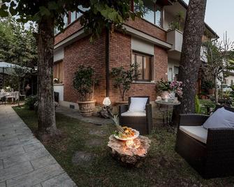MaryGrace Forte Dei Marmi House 150 metres from the Beach - Forte dei Marmi - Patio