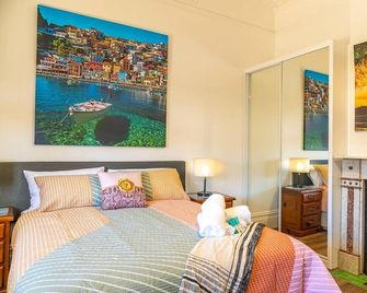 Paddington Villa 1 - Close To Town - Orange - Bedroom