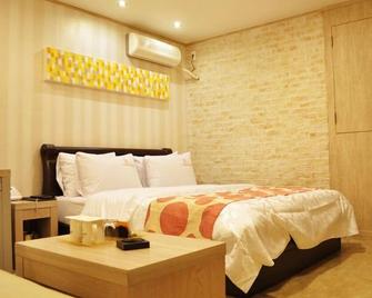 Goodstay Lanuit Hotel - Jeonju - Habitación