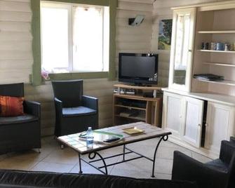 furnished gite in the sun F3 - Saint-Jean-de-Ceyrargues - Sala de estar