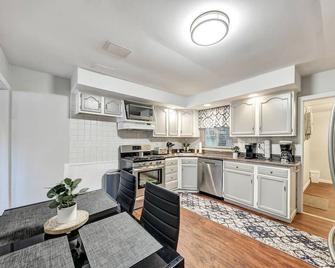 Beautiful Newly Renovated Home Away From Home - Pittsburgh - Cocina