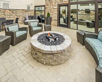 Residence Inn by Marriott Akron South/Green - Akron - Patio