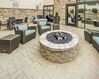 Residence Inn by Marriott Akron South/Green - Akron - Patio