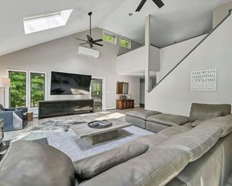 Modern lakefront home w/ private dock, gym & more! - Greenwood Lake - Living room