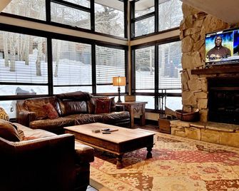 Perfect Location, Walk To Main St! Renovations Complete For 2025/2026! - Park City - Living room