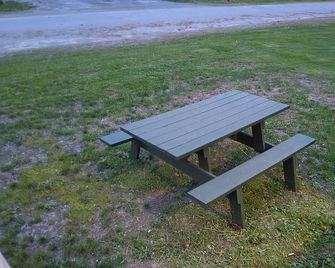 Cozy 2-bedroom house in Bingham with direct trail access - Bingham - Patio