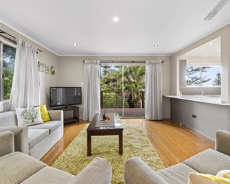 Broad Leaf Villas - איי נורפוק - סלון