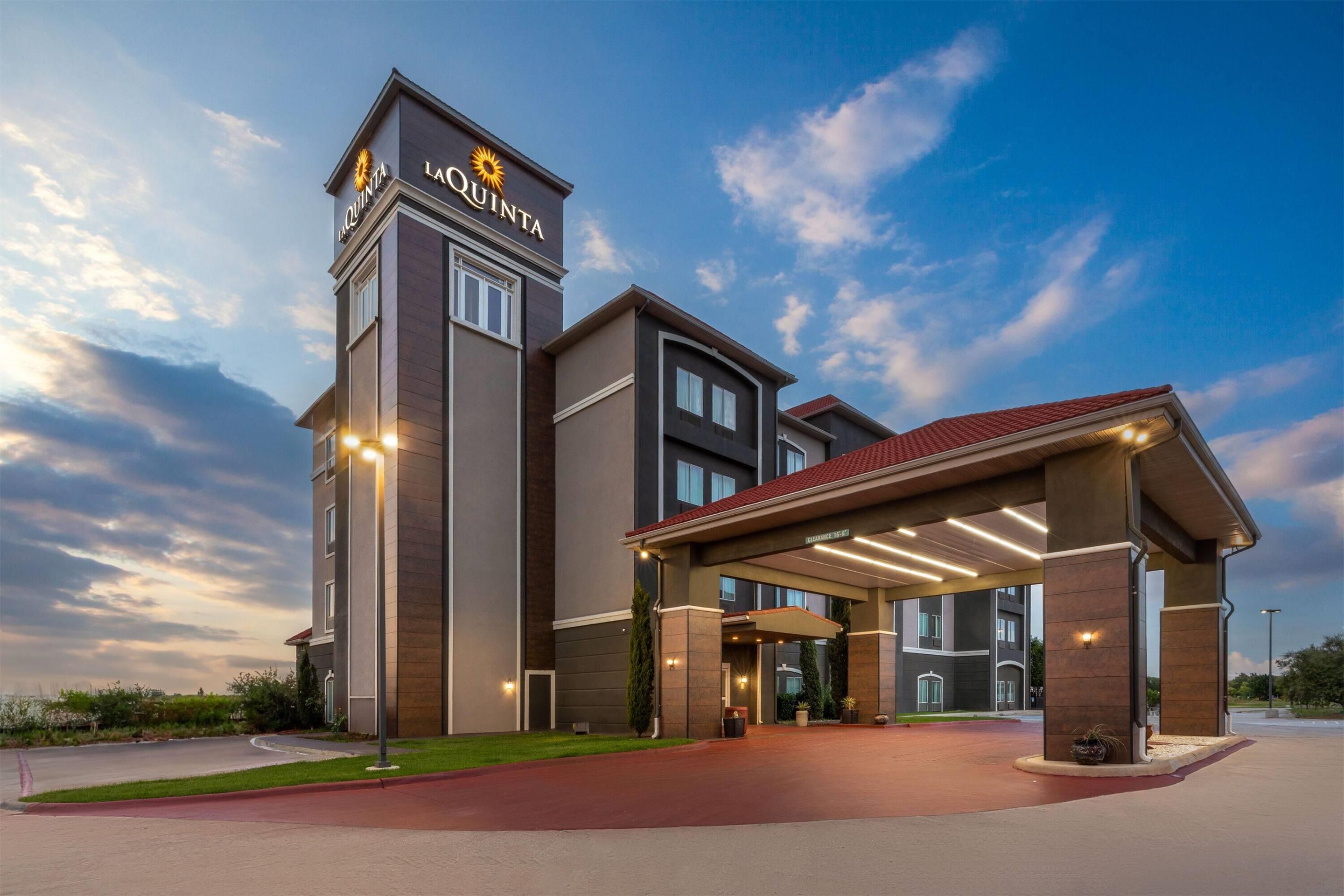 La Quinta Inn & Suites by Wyndham Brownwood - Brownwood - Gebäude