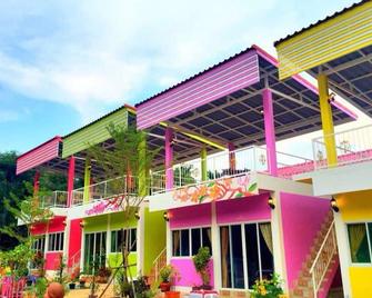 Maiyok Resort - Ko Si Chang - Edificio