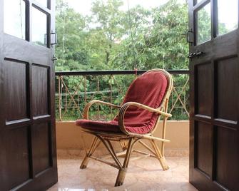 Oyo 6807 Picnic Plaza - Alto Porvorim - Balkon