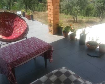 Rustic house in a small village with amazing views - Vila Nova de Poiares - Patio