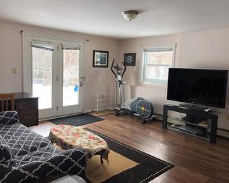 Wright's Creek Apartment - Charlottetown - Living room